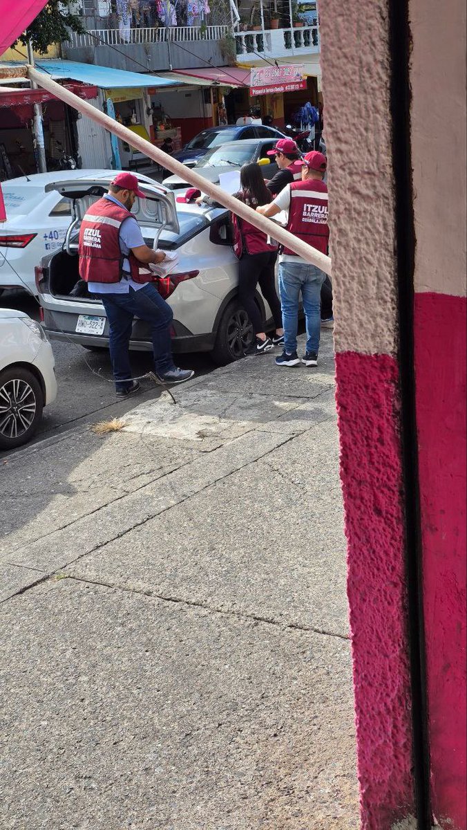 Oye <a href="/itzulBarrera/">Itzul Barrera</a> ¿por qué andas mandando a tus achichincles a hacer propaganda anticipada? Entiende que en Jalisco nadie te quiere, eres un chiste. Estás en el congreso solo por tu cercanía con Adán Augusto (igual que Andrea Chávez).

El narco partido no entra a Guadalajara,