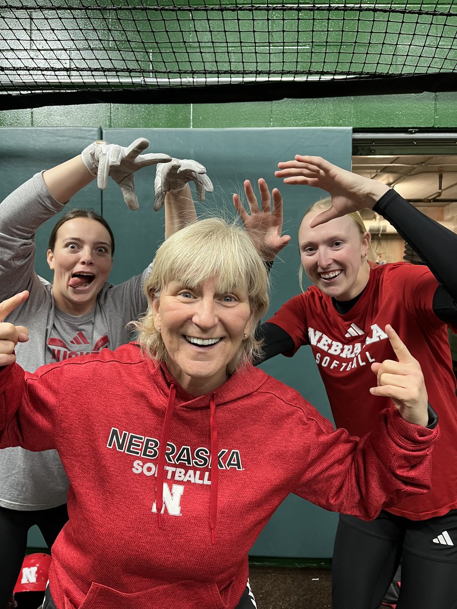 RhondaRevelle's tweet photo. My hair looks like their @AvaKuszak @jesse_farrell25
hitting workout today—electric😁!! https://t.co/P1yTlF09hb