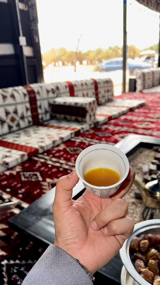 Azoooz_1927's tweet photo. يوم الجمعة..💛 https://t.co/XKiyC4foo9