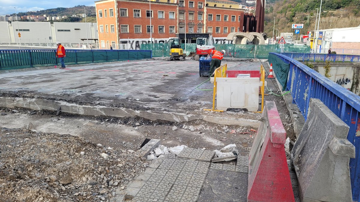 _bitxen's tweet photo. Después de  montar unos cuantos puentes, toca desmontar alguno #ViernesdePuentes https://t.co/jzJEIJ3DpD