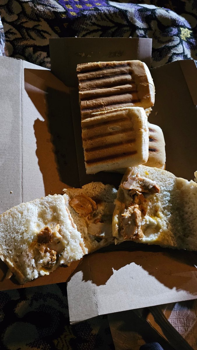 chyasar_123's tweet photo. @javacafeksa @Keetaglobal_ksa  ordered sandwiches and got without fillings. https://t.co/0FTmhqwbZX