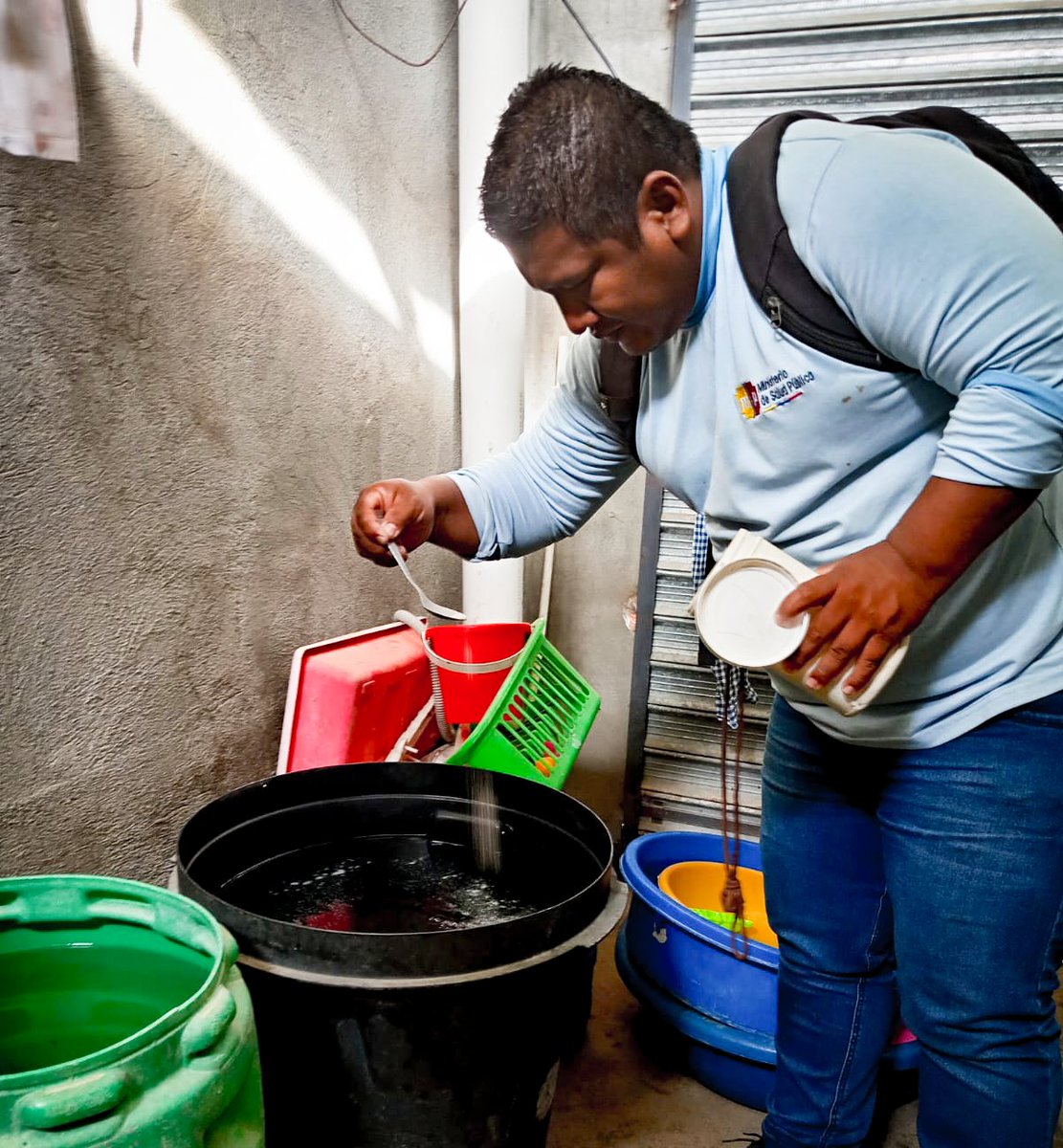 DPS_LosRios's tweet photo. #PedroCarbo | Personal de @Salud_Ec se activó este viernes con la minga comunitaria🧹🚫🦟contra el Dengue en el sector Martha Bucaram. 287 viviendas fueron intervenidas con acciones como: eliminación de criaderos, abatización y difusión de medidas preventivas. https://t.co/n3AMWB2j84