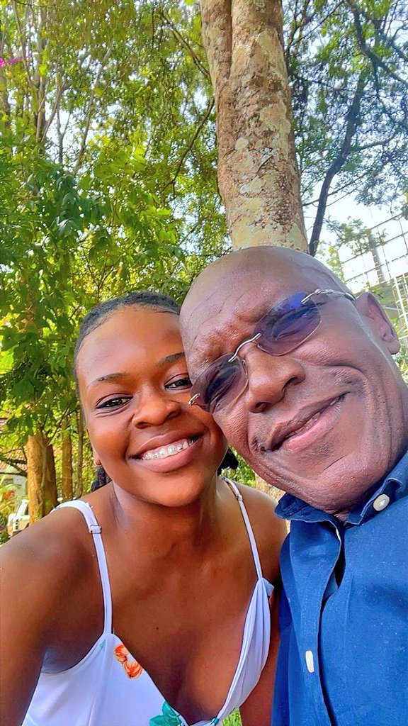 DrBKhalwale's tweet photo. 10 years ago, my immediate elder brother, Kenya Air Force Captain Gaeb Ashiono Khalwale died and left me his young family.
Gaeb's dota, Shina, is now an Advocate of the High Court and son, Elby is a Sound Engineer!
The two with their mother, Susan brought me new year gifts in Malinya.
If love had a face!
We thank God..