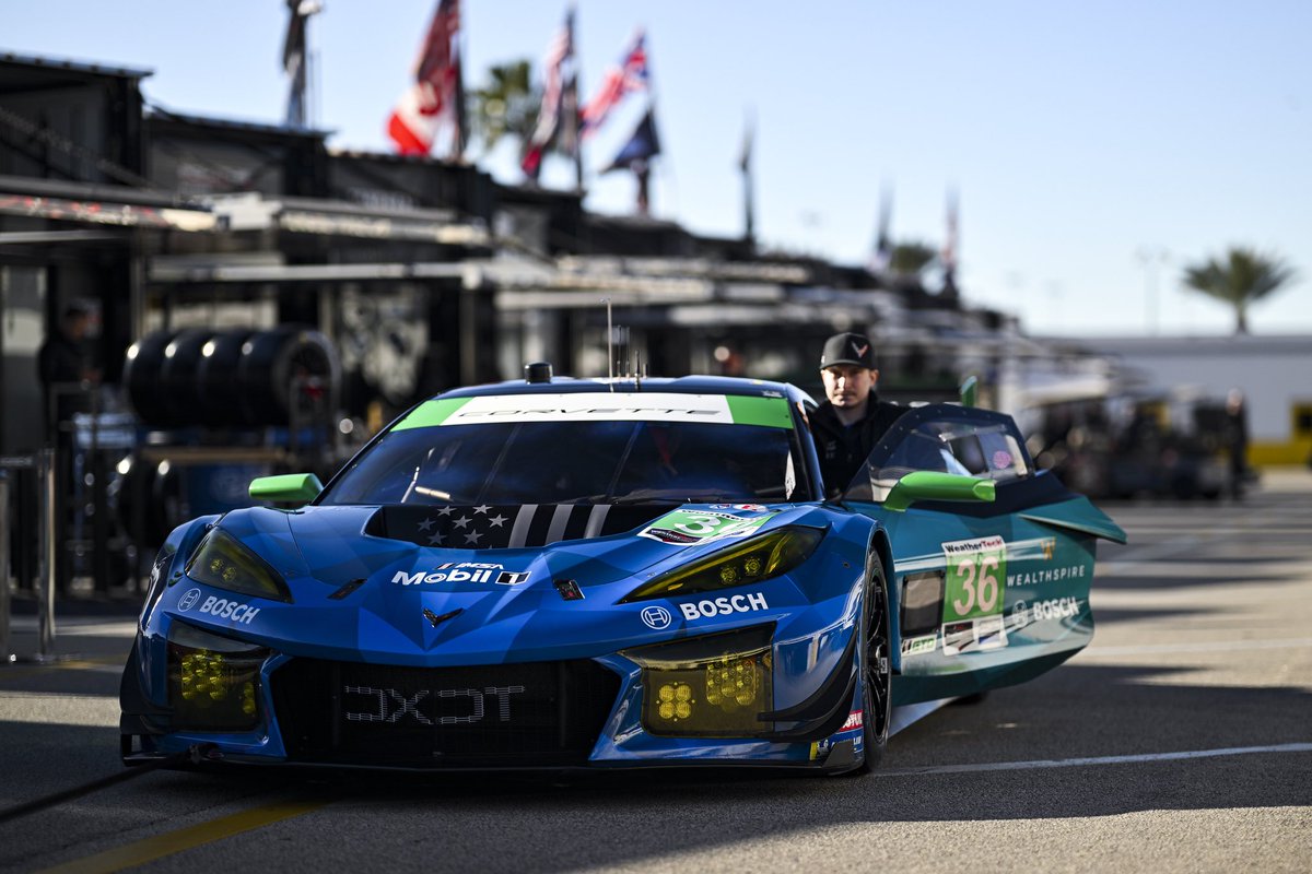 That’s a wrap on Practice 3. Next up: driver autograph session at 2:15pm. Final adjustments underway as we set our sights on race day tomorrow. 
#DXDT