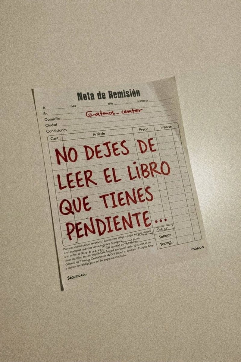 librofilos's tweet photo. ¿Cuál es ese libro? https://t.co/Tu09nFmMVR