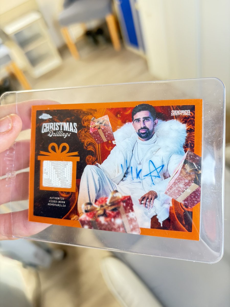joe_nicholls118's tweet photo. Sidemen Topps Trading Card. 15/19, Official work memorabilia from my favourite video Christmas Drillings! Autographed as well! 

What a card 🔥 

@Sidemen 
@Vikkstar123 
@SidemenClothing 
#Sidemen #SDMN #Vikstar https://t.co/oQLhtrd3vk