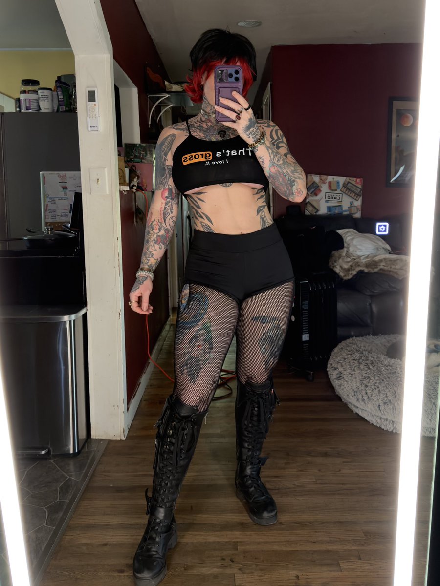 xXAutumnIvyXx's tweet image. We’re trying to decide what goth cartoon based dommymommy would wear this