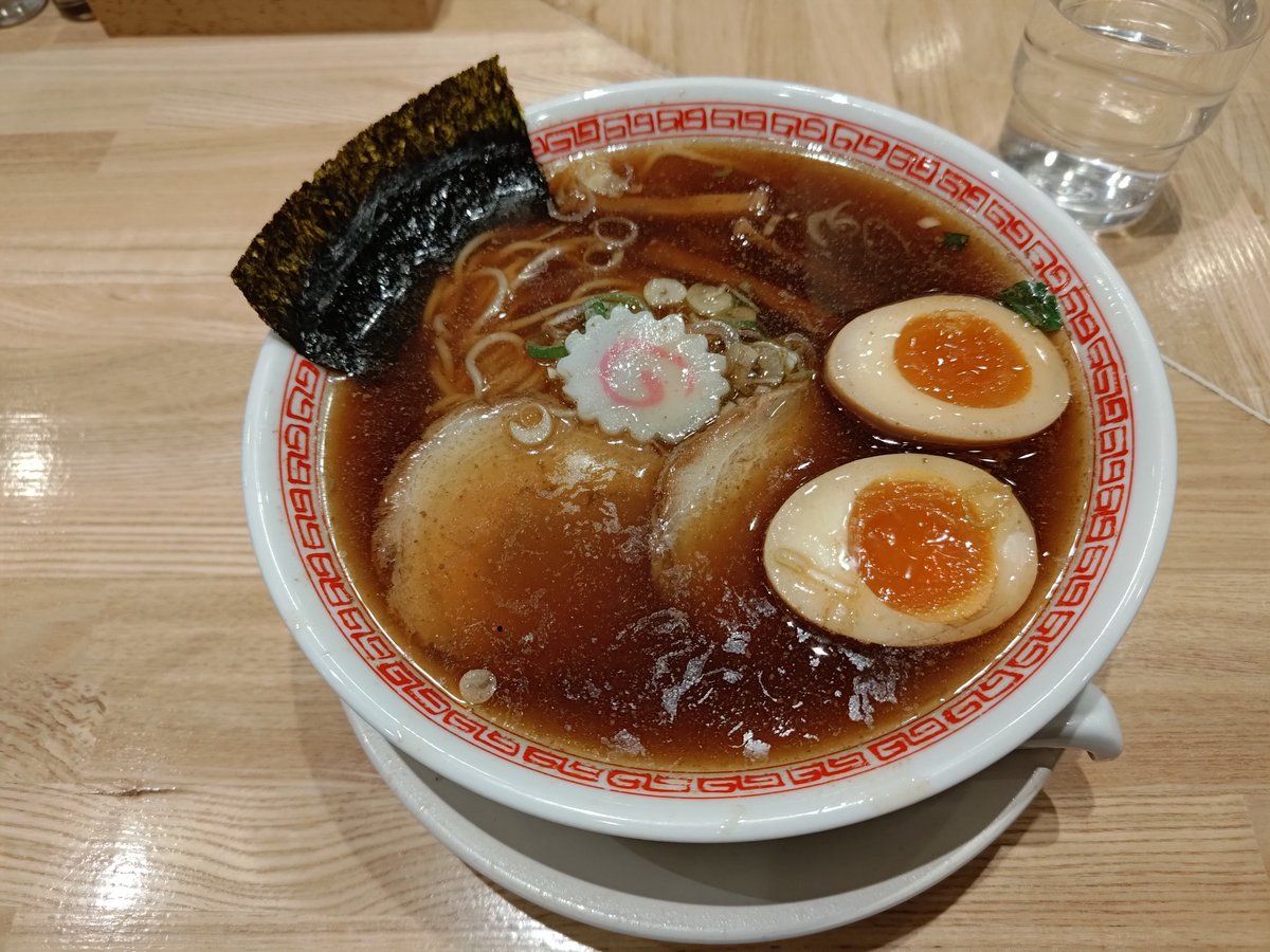 lin_player's tweet image. 麺やみかん--醤油中華そば🍜
珍しく醤油味を頼んでみたけど、
醤油がしっかり染みたチャーシューがすごく美味し～麺も美味しね〜(⁠ʘ⁠ᴗ⁠ʘ⁠✿⁠)
#ラーメン日記 
#麺やみかん