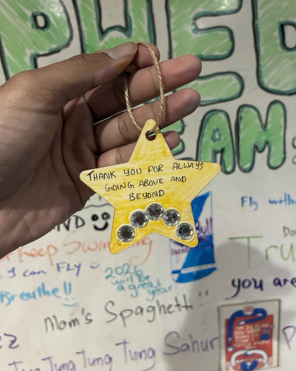 To wrap up #EmergencyShelter&amp;HomelessnessServiceWorkerAppreciation Week, we want to share appreciation stars created by our youth for all shelter staff. This was a meaningful &amp; positive activity and it was wonderful to see the youth acknowledge the staff's impact on their lives.