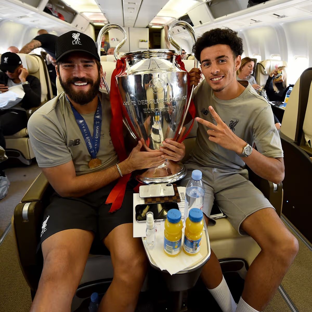 ʟꜰ✾¹⁷ tweet media