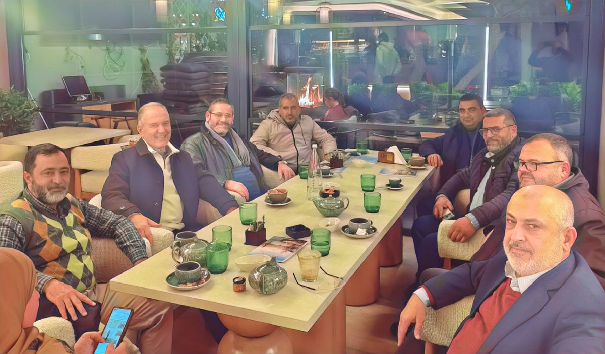 المطار بين الـبـازار والاسـتهتار  ... 

أبعدوا #مطار_رينيه_معوض القليعات عن دهاليز السياسة والمصالح الشخصية ، تعاملوا مع المطار من منطلق وطني انمائي اقتصادي فقط.

 وعلى الحكومة بعد اعتماد قانون الشراكة بين القطاعين العام والخاص ، أن تفي بوعودها للبدء باعداد دفتر الشروط والتلزيم