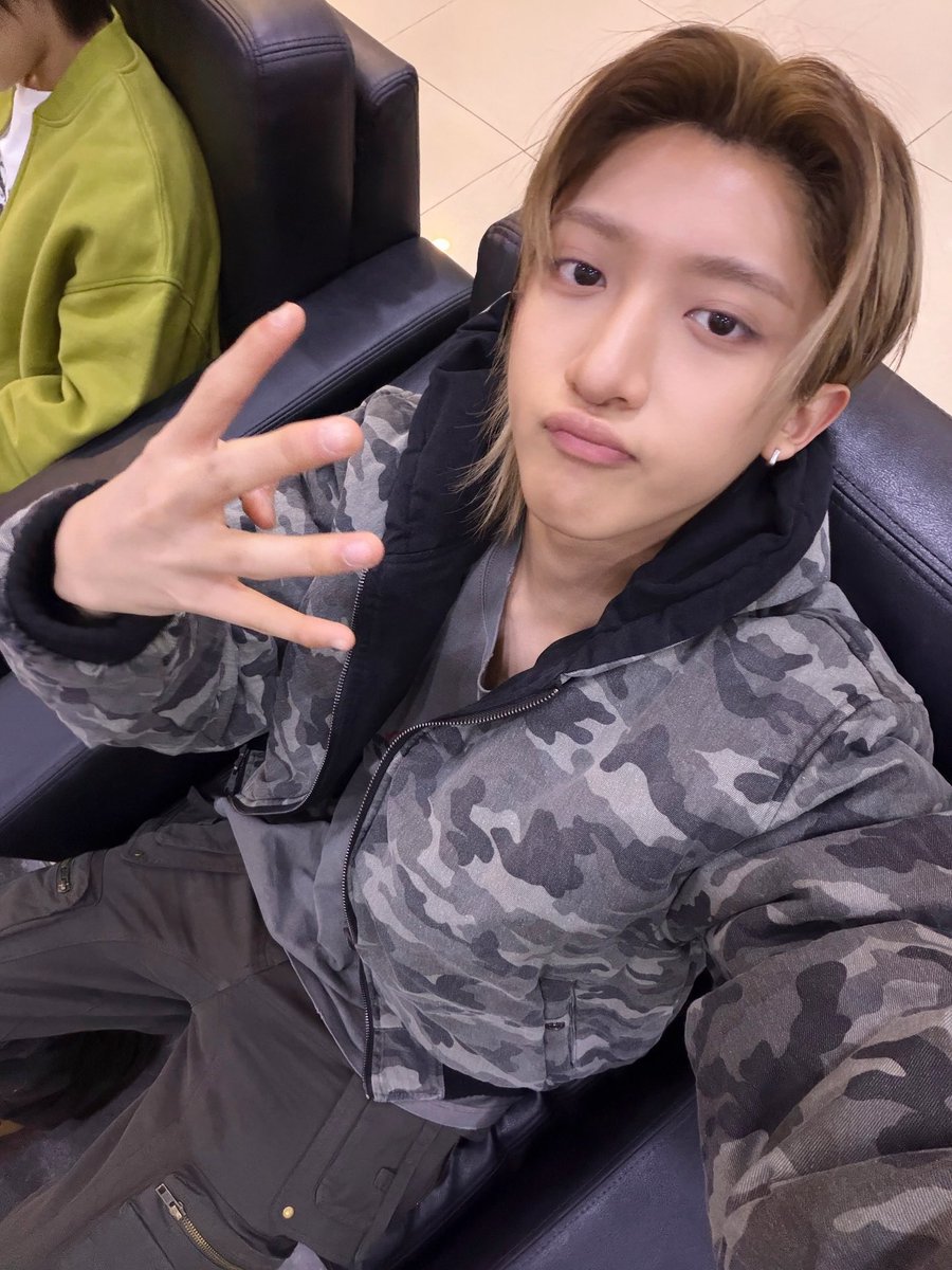 06ryfm's tweet image. #뤼닟
자기야 성겨…
                                                 나 성경책 안 읽는데?

아니 성격 좀 죽이라곻ㅎ