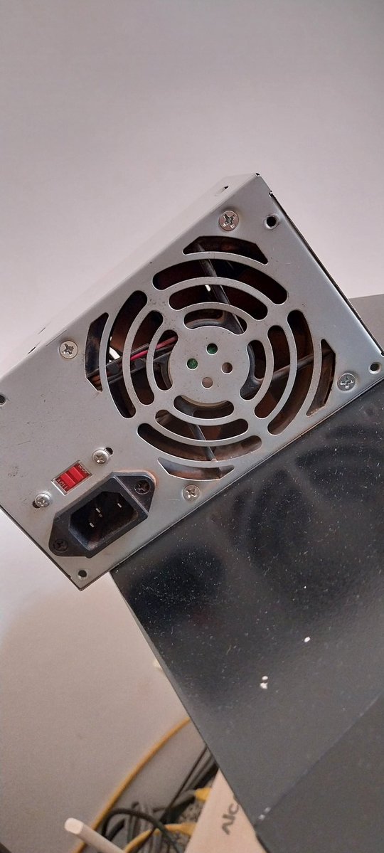 Hppers's tweet image. Gente meu pc tinha explodido a caixa de energia, mas vou voltar a desenhar, já arrumei :)