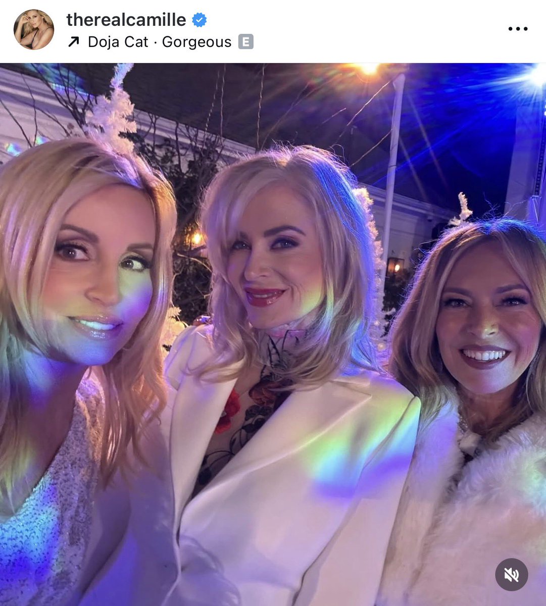 queensofbravo's tweet photo. 🚨 SPOTTED 🚨 EILEEN DAVIDSON AT KYLE’S WHITE PARTY!!! EILEEN IS COMING BACK TO BRAVO!!! https://t.co/lswM7s5nle