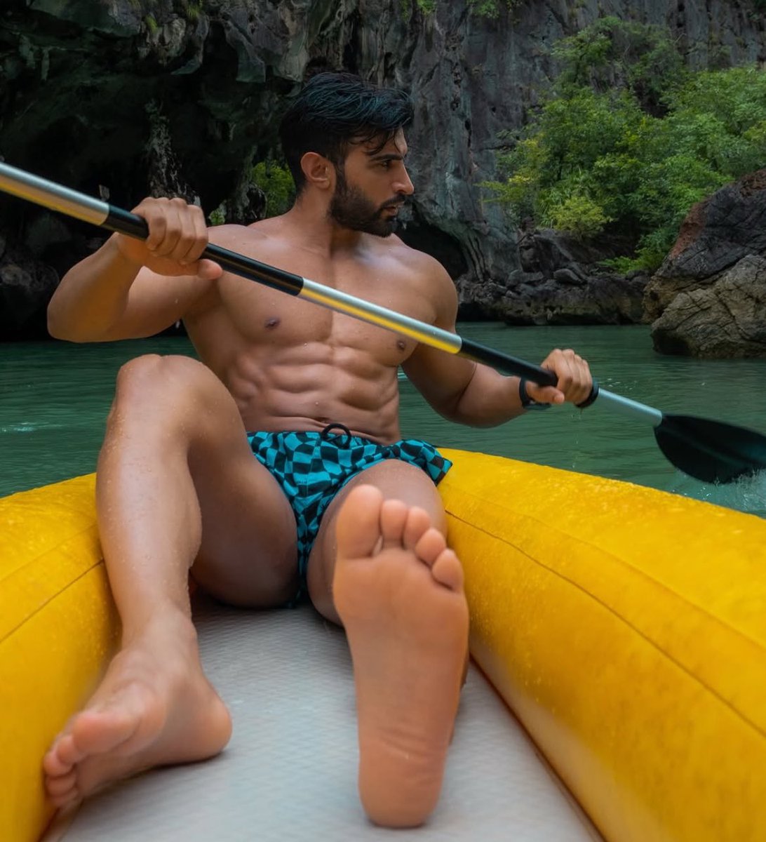 Arab_Male_Celeb's tweet image. صانع المحتوى الكويتي #حمزة_يعقوب 🦶🏻🔥💥
#HamzaYaqoub