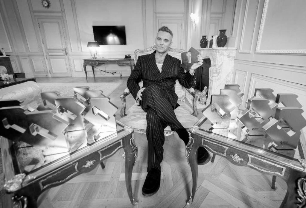 Hello Sir, remember me? 
I’m the man you thought I’d never be 
Yeah, that right, my name’s Bob 
The one who landed the pop star’s job
And here I sit in first class 
Bollocks sir, KISS MY ASS!