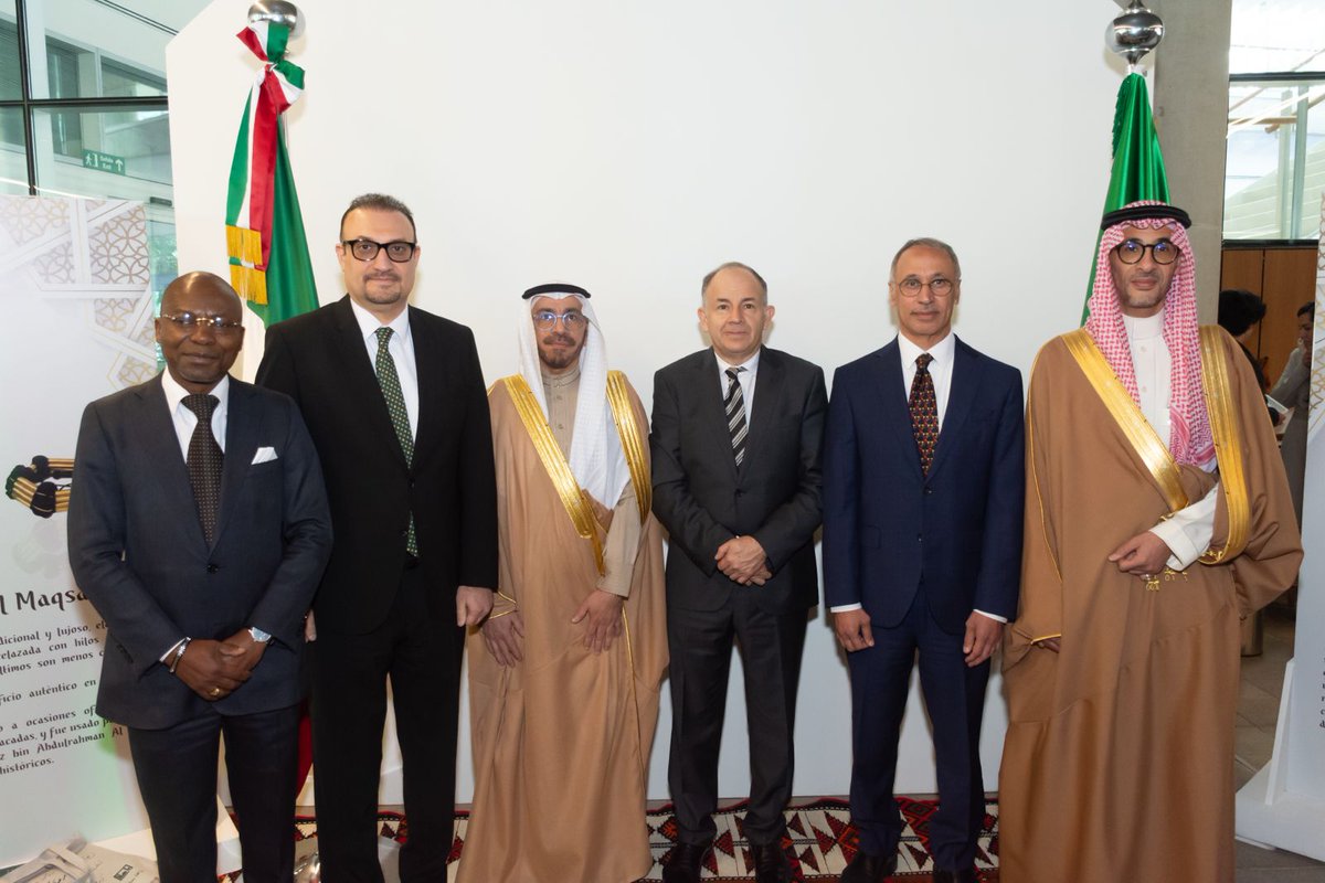 KsaEmbassyMX's tweet photo. شارك سعادة السفير/ فهد المناور، 🇸🇦 في انطلاق أعمال البرنامج العلمي لشهر اللغة العربية، والذي يقيمه مجمع الملك سلمان العالمي للغة العربية @KSGAFAL في المكسيك 🇲🇽 وبالتعاون مع جامعة تيك مونتري @TecdeMonterrey 
بحضور نخبة من الدبلوماسيين والأكاديميين والمهتمين باللغة العربية. https://t.co/bCfi9dzb7p