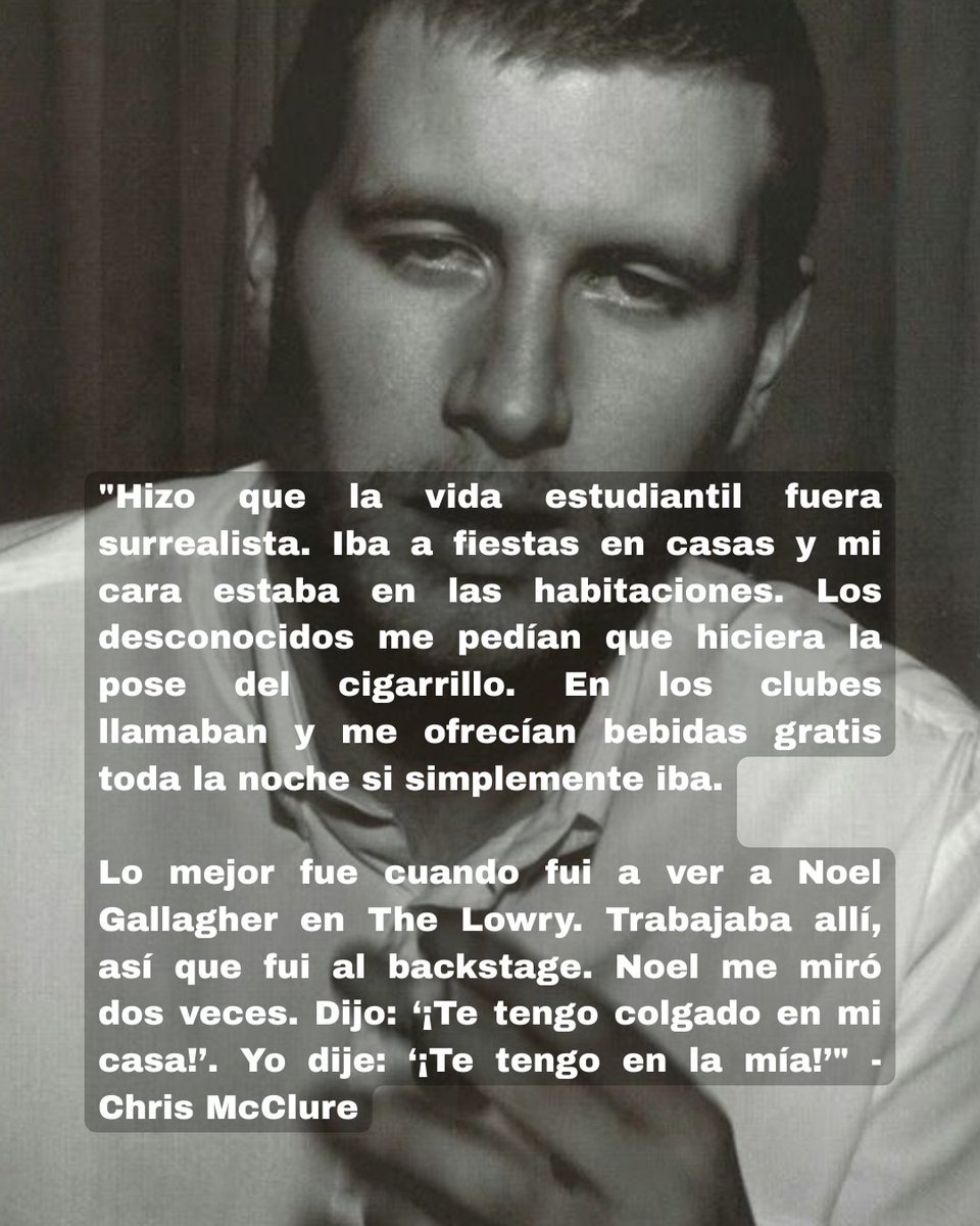 Hace exactamente 20 años Arctic Monkeys publicó el 'Whatever People Say I Am, That's What I'm Not' y Chris McClure, la persona que aparece en su iconica portada, reflexiona sobre cómo una noche de tragos y una simple sesión de fotos le cambió la vida a los 19 años de edad. 👁