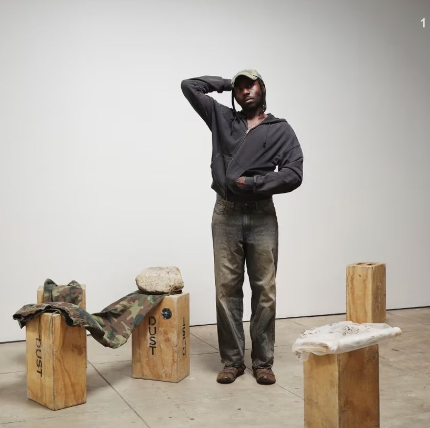 celebritysource's tweet image. Dev Hynes and Levi's have collaborated on a new campaign 

hypebae.com/2026/1/levis-d… 

#devhynes #levis #celebritycollab #thecelebritysource