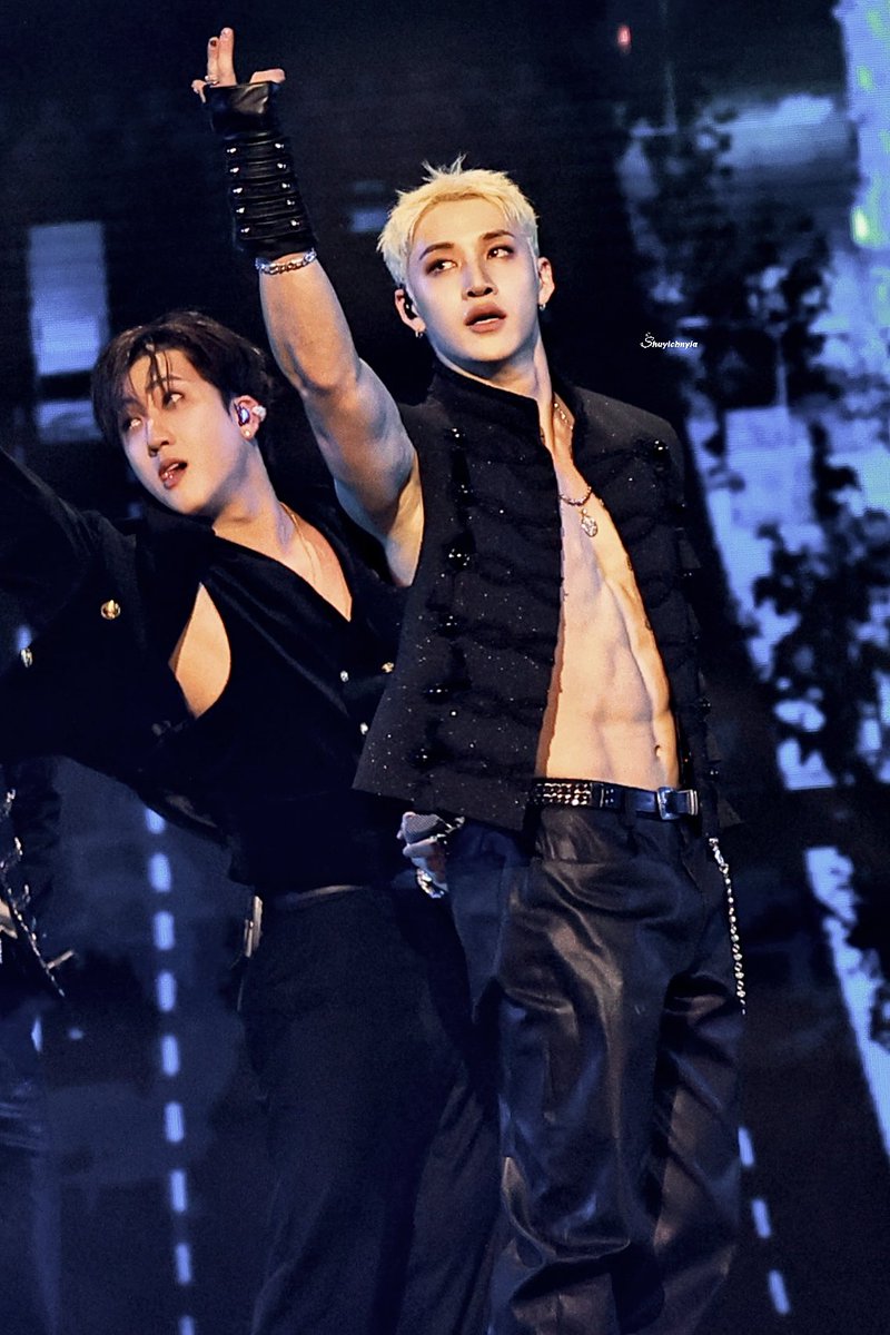 skybound99's tweet image. 2 BAD BITCHES AT THE SAME DAMN TIME