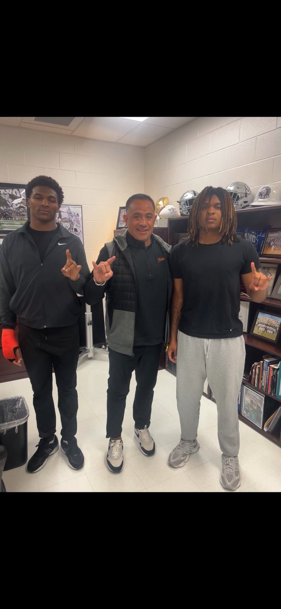 Thank you <a href="/CoachNansenUT/">Coach Johnny Nansen</a> &amp; <a href="/TexasFootball/">Texas Football</a> for coming by Wildcat Country! #RecruitSoto <a href="/Sotocats_FB/">Sotomayor Wildcat Football</a> <a href="/WildcatsDen_SA/">Sotomayor Wildcats Den</a> <a href="/NISDSotomayor/">Sotomayor High School</a>