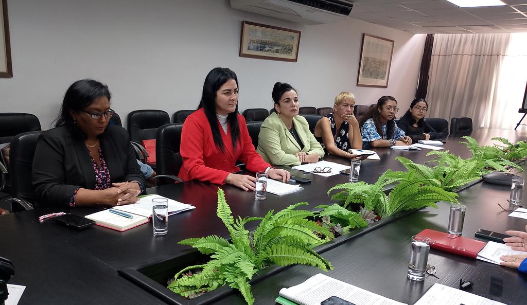 ⚕️Al intervenir la viceministra <a href="/CarildaG/">Carilda Peña García</a> dijo que la #Ley165 de #SaludPública fortalece la prevención y el trabajo comunitario: “La salud es un producto social que se protege desde la comunidad y con la participación activa de las familias.”

#CubaPorLaVida