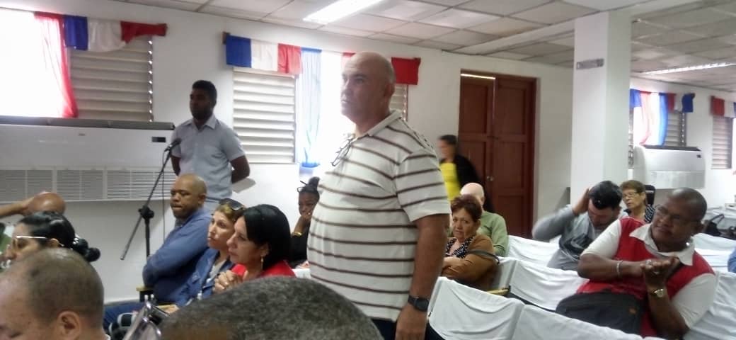 En la mañana de hoy intercambiamos con las Bases Productivas y las empresas de la agricultura, se analizaron los indicadores de la campaña de frío, y los compromisos contraídos en el Pleno Extraordinario del PCC, para lograr el autoabastecimiento #IslaDeLaJuventud #SentirPinero