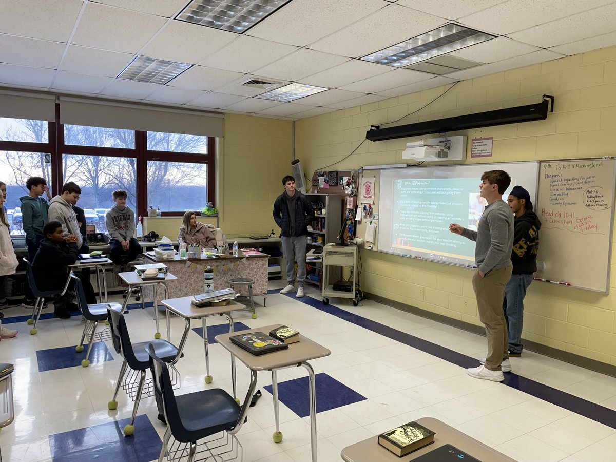 WeAreChesterNJ's tweet image. Another great collaboration with WMMHS students is in the books! 📚 The high schoolers visited this morning, mentoring our students on navigating the world of AI (Artificial Intelligence) through interactive workshops.
#WeAreChesterNJ
