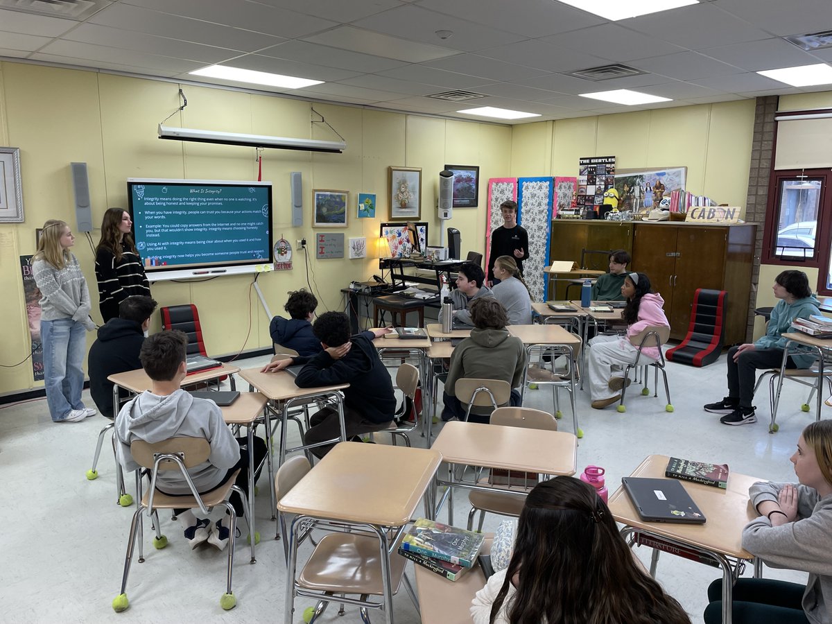 WeAreChesterNJ's tweet image. Another great collaboration with WMMHS students is in the books! 📚 The high schoolers visited this morning, mentoring our students on navigating the world of AI (Artificial Intelligence) through interactive workshops.
#WeAreChesterNJ
