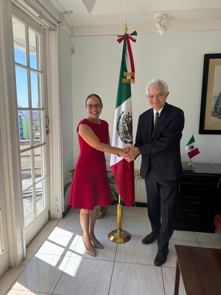 El día de hoy (23ene26), el Embajador de México en Jamaica sostuvo una reunión con la Embajadora de Cuba en Jamaica, Tania López Larroque, para dialogar sobre temas de interés  mutuo en los ámbitos político, económico y cultural,  fortalecer la relación bilateral y los nexos de