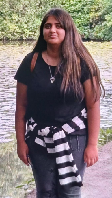 MerseyPolice's tweet image. Please share and help us find a missing teenage girl from Southport.

Malayeka Hussain, 16, was last seen at around 4.40pm today (Friday 23 January) and extensive enquiries are ongoing to find her.

She is described as being around 5ft 1in tall with long dark hair and purple…
