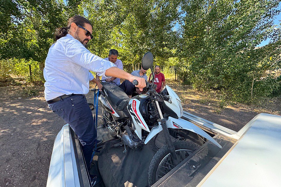 Mingabinetenqn's tweet photo. #Cochico
Refuerzan la movilidad de agentes sanitarios con motos y cuatriciclos en el interior de la provincia
Se entregó una motocicleta destinada a los agentes sanitarios de Cochico, la localidad más alejada de la capital neuquina.
Leer más👇
https://t.co/rwfWD3b1ny https://t.co/rL5bBIKyM8