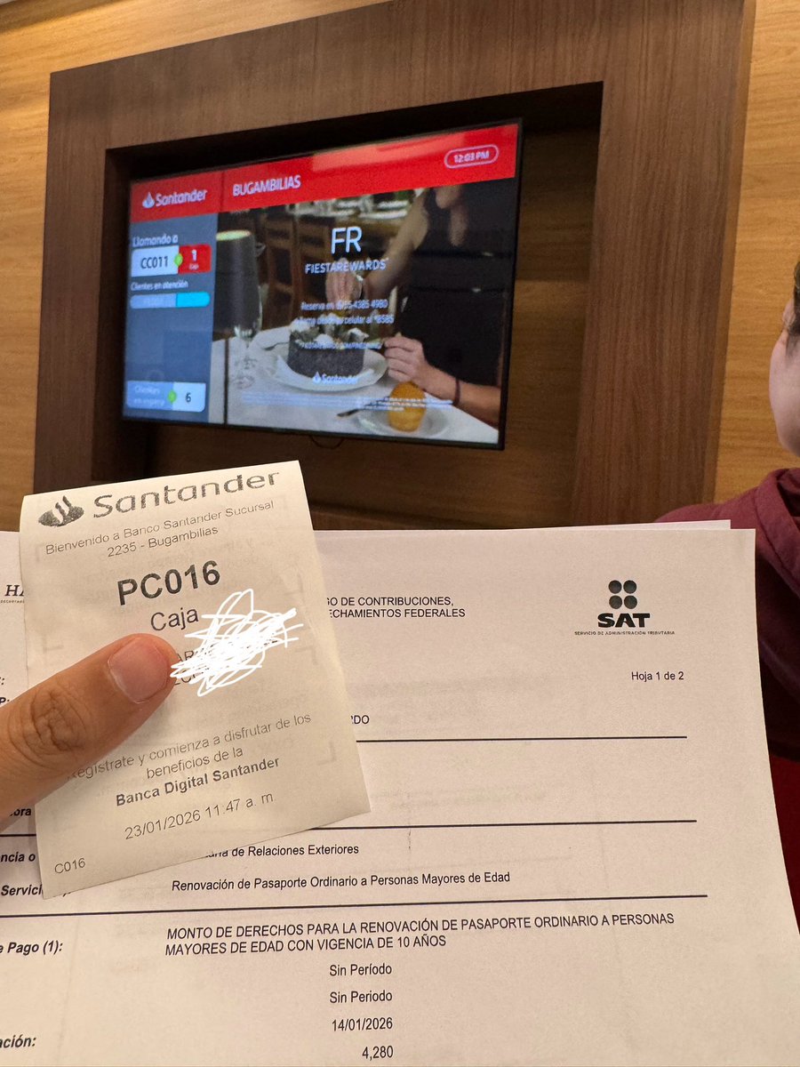 efalcconer's tweet photo. @SantanderMx tu sucursales son una tremenda basura. ¿Cómo es posible que siendo cliente se tarden tanto en atender? Váyanse alv con su cajeros de primaria trunca! Sigo esperando por cierto 🙄 https://t.co/K3yBmwcnjb