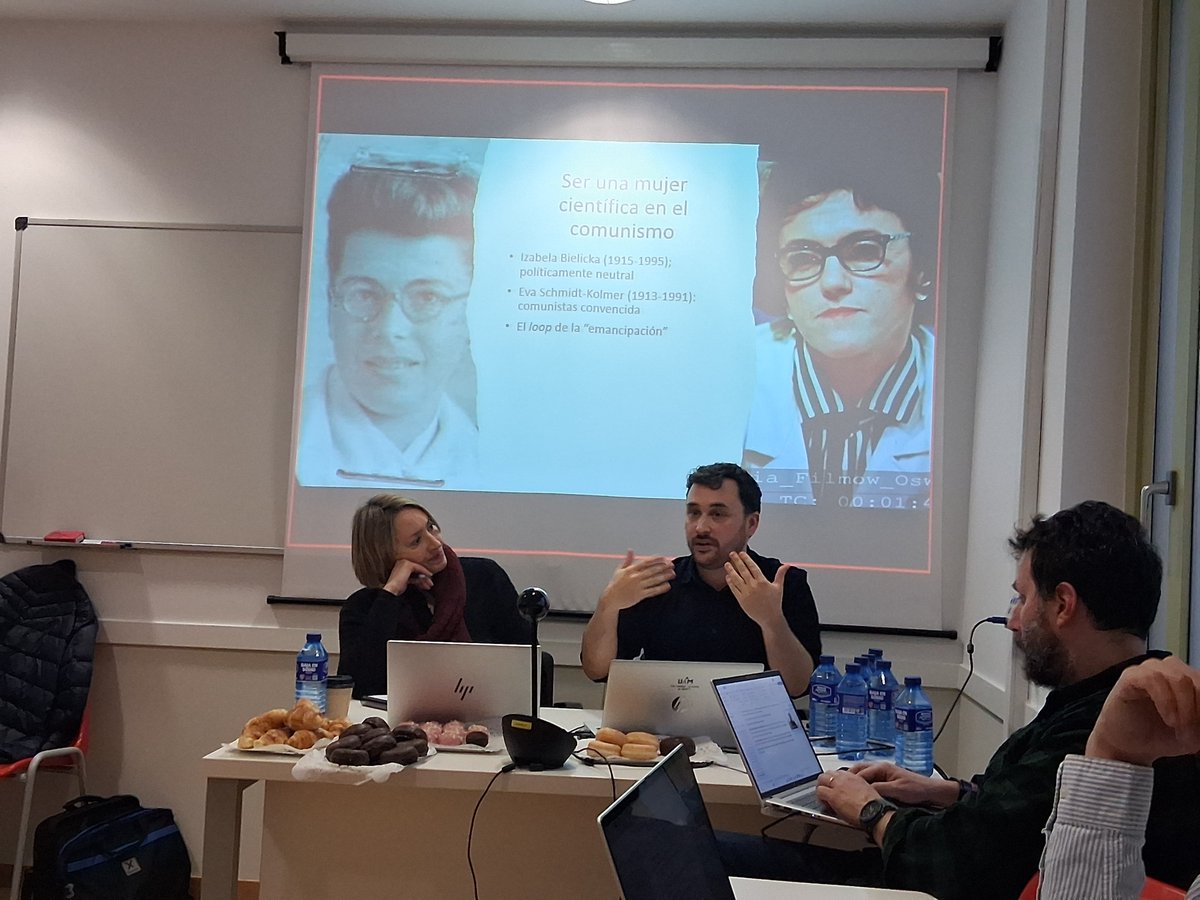 DarinaMarty's tweet photo. Una jornada estupenda de Expertos y Política. Tuğba Yılmaz hablando sobre ingenieros otomanos que construyeron el ferrocarril de Heyaz. José López Aguilar mostrando las aportaciones de las médicas de los países comunistas a la puericultura. https://t.co/eBjiEqAae0