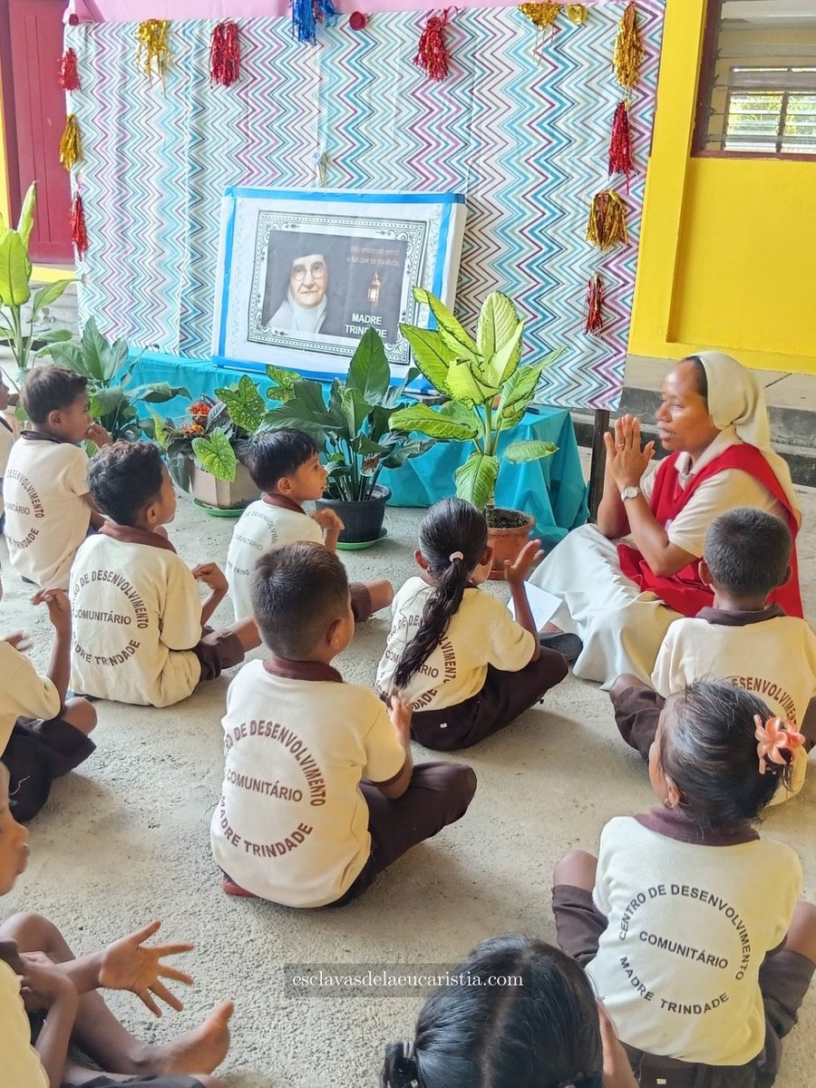 𝗦𝗲𝗺𝗮𝗻𝗮 𝗱𝗲 𝗠𝗮𝗱𝗿𝗲 𝗧𝗿𝗶𝗻𝗶𝗱𝗮𝗱. En todos nuestros colegios celebramos su vida y su obra con dinámicas, reflexión y creatividad, profundizando en la paz, el cuidado, la esperanza y el amor al prójimo. Con Madre Trinidad, sembrar la paz en cada gesto.