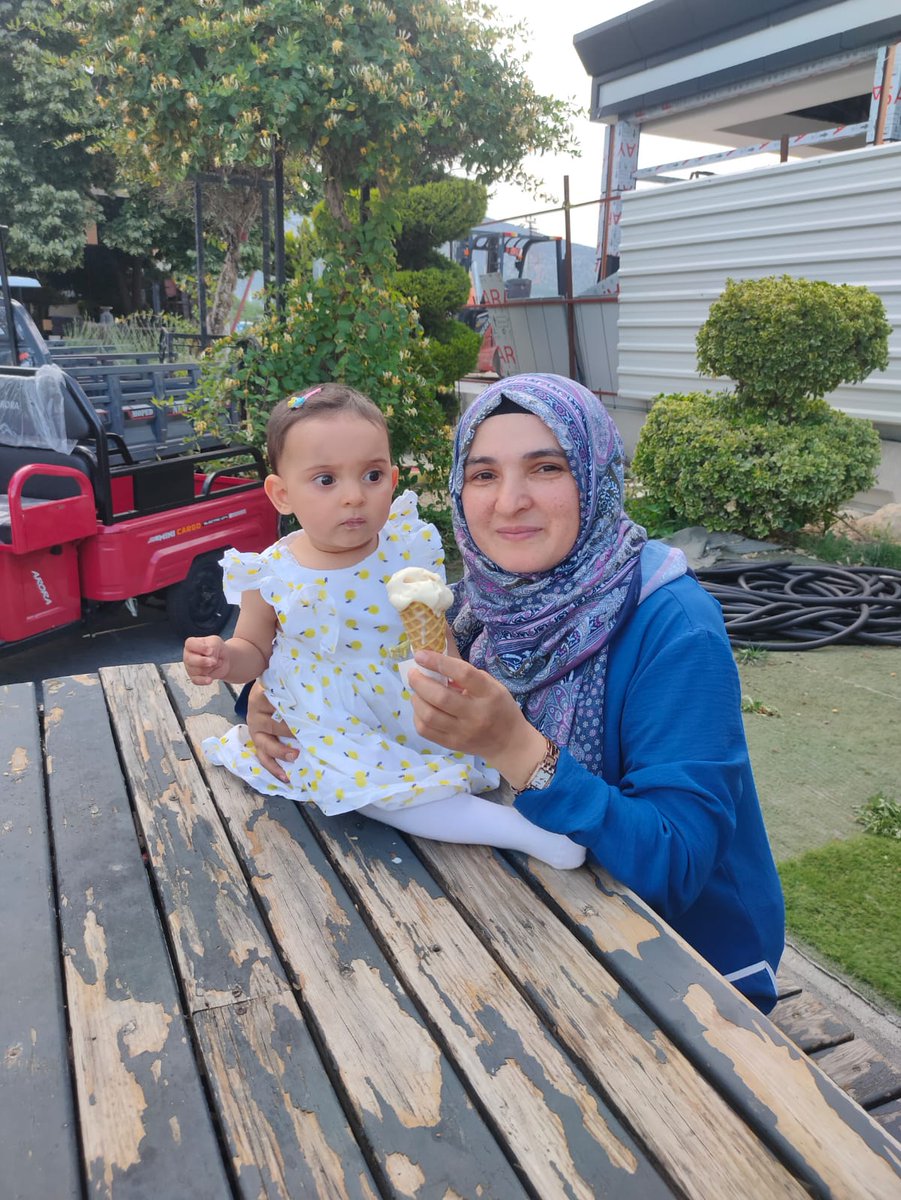 KHKlı eşi 6 yıl cezaevinde kaldı, şimdi de biri 12 aylık 2 çocuk annesi Şeyma Aslan Edirne L Cezaevinde!!!

Baba Emrah Aslan "Benim sesimi duyuracagim kimsem yok, çok çaresizim. Maddi manevi sıkıntılarım var. Büyük çocuğum 10 yaşında,  70 ay babasız kaldıktan sonra şimdi de