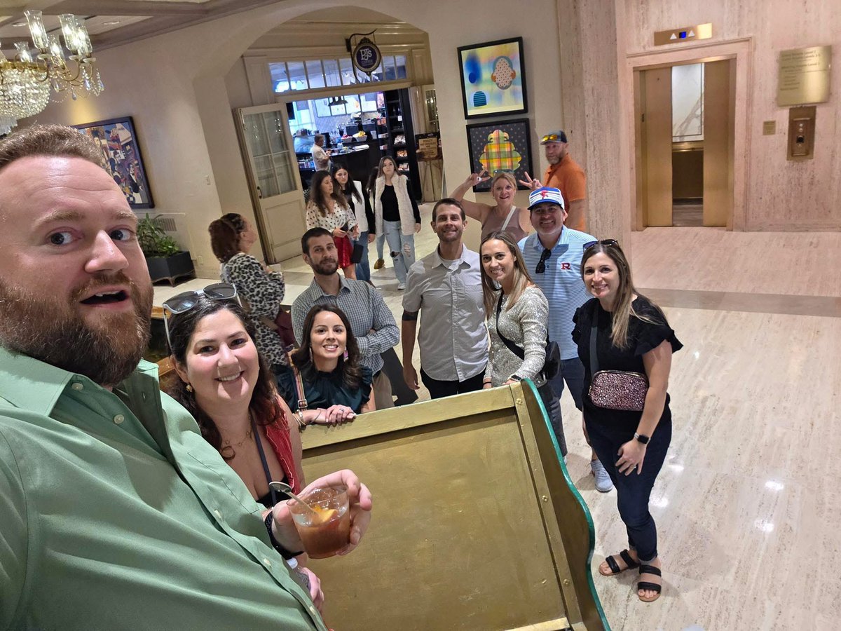 WagonsWast21781's tweet image. On Episode 61, @CounselorTodd, @TravisOLPC28, &amp;amp; Sean discussed how they recently went hotel #barhopping to grab drinks and see the #holiday decor! The crew all said they had a great time and should make it an annual thing! They visited #TheRitzCarlton, #TheRoyalSonesta, &amp;amp; more!🏨