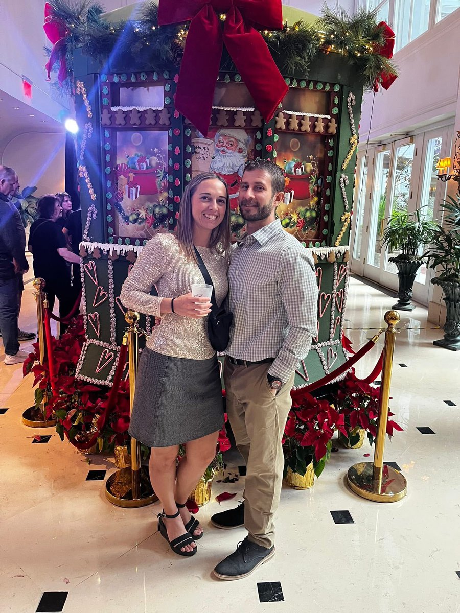 WagonsWast21781's tweet image. On Episode 61, @CounselorTodd, @TravisOLPC28, &amp;amp; Sean discussed how they recently went hotel #barhopping to grab drinks and see the #holiday decor! The crew all said they had a great time and should make it an annual thing! They visited #TheRitzCarlton, #TheRoyalSonesta, &amp;amp; more!🏨