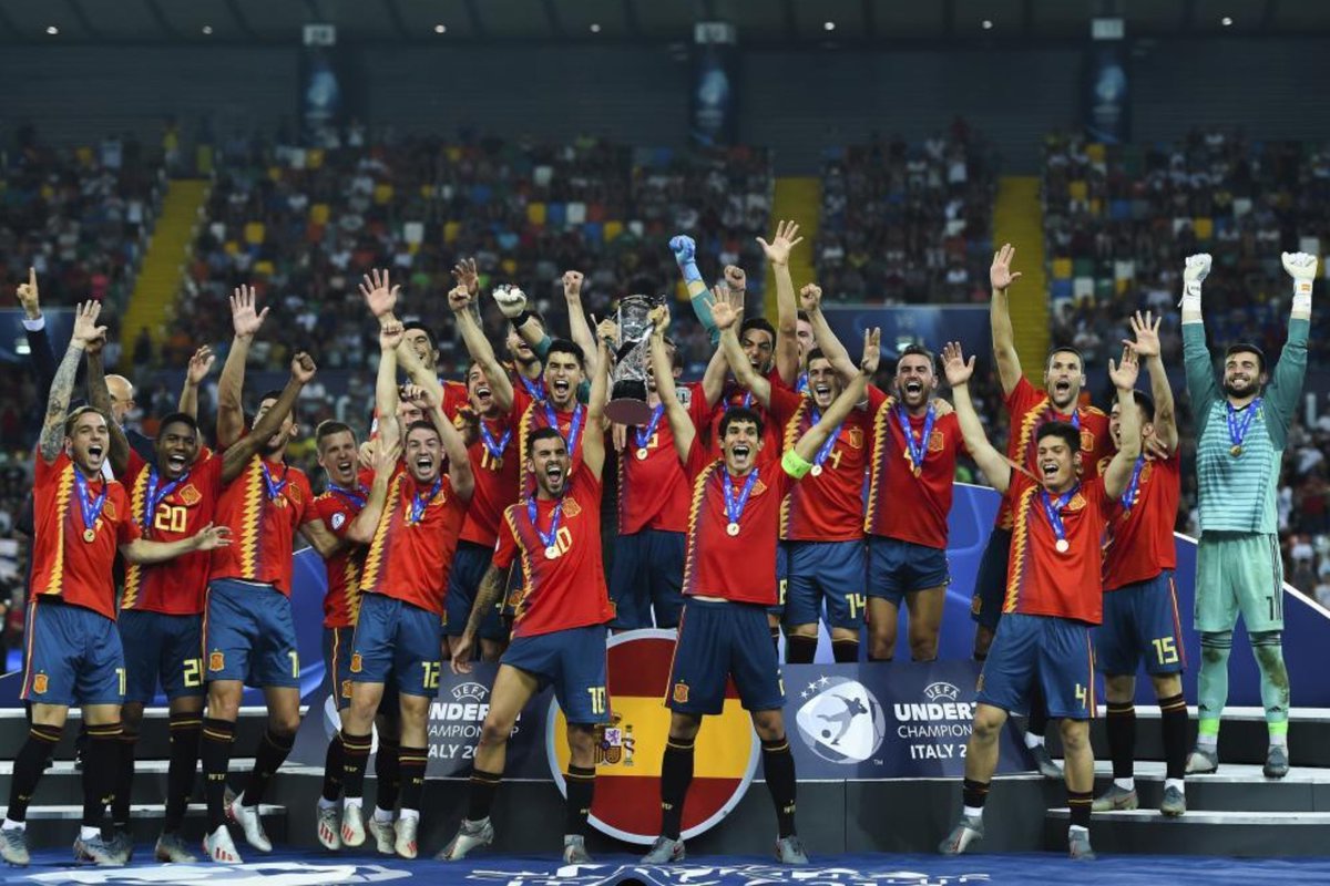 PMONTOYAVILLEN's tweet image. ℙ𝕒𝕝𝕞𝕒𝕣𝕖𝕤

Solo ha ganado dos títulos con la categorías inferiores de la selección española, recordemos que no ha tocado la absoluta todavía.

1x Eurocopa Sub-19
1x Eurocopa Sub-21

En ambos campeonatos fué titular.

🧵

#España
#Sivera