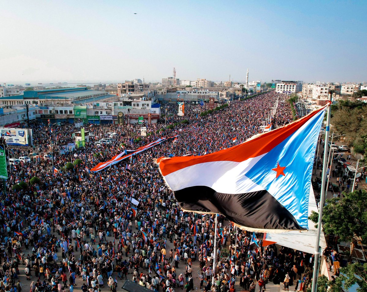 wanasAASA92's tweet image. الشعب الجنوبي العظيم اليوم في مليونية الثبات والتصعيد بعدن:
من عدن ولحج وأبين والضالع وشبوة وحضرموت والمهرة وسقطرى وكل محافظاتنا الجنوبية..
صوت واحد، إرادة واحدة، هدف واحد: دولة الجنوب كاملة السيادة
ثابتون كبار وصغار، فخورون بكم يا أعظم شعب ينبض بالكرامة والصمود والأمل
أنتم عز…