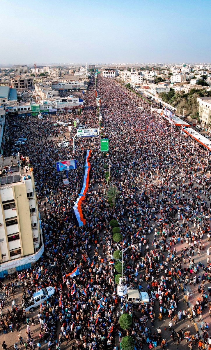 wanasAASA92's tweet image. الشعب الجنوبي العظيم اليوم في مليونية الثبات والتصعيد بعدن:
من عدن ولحج وأبين والضالع وشبوة وحضرموت والمهرة وسقطرى وكل محافظاتنا الجنوبية..
صوت واحد، إرادة واحدة، هدف واحد: دولة الجنوب كاملة السيادة
ثابتون كبار وصغار، فخورون بكم يا أعظم شعب ينبض بالكرامة والصمود والأمل
أنتم عز…
