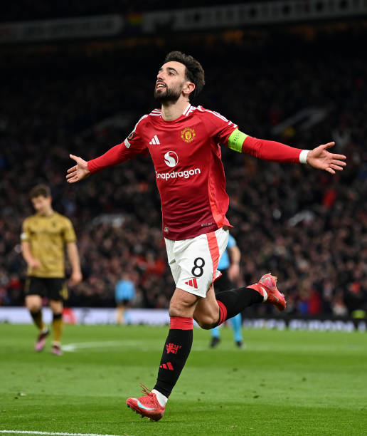 🔔 

هل يدخل برونو فيرنانديز تشكيلة مانشستر يونايتد التاريخية؟

سكولز: "لا، إنه لاعب رائع ويسعى لبذل كل ما لديه دائمًا لكن لا يمكنك وضعه بدلاً مني، أو كين، أو بيكهام، أو غيغز، لكي تكون مع هؤلاء الأساطير لابد أن تحقق الألقاب وهو لم يفعل ذلك."