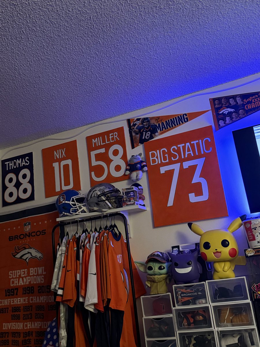 imbigstatic's tweet photo. @Broncos How we reppin! Go Broncos4L https://t.co/Sro7jhB53X