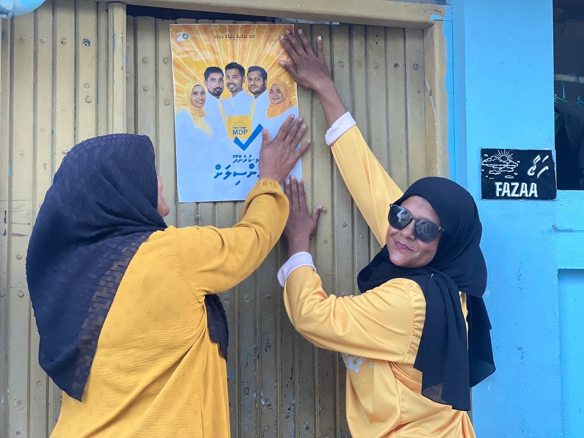 ކުރެންދޫގައި މިއަދު ކުރިއަށްދިޔަ ލޯކަލް ކައުންސިލްތަކުގެ އިންތިޚާބާއި އަންހެނުންގެ ތަރައްޤީއަށް މަސައްކަތްކުރާ ކޮމިޓީގެ އިންތިޚާބު 2026 ގެ ކެންޕެއިން ޕޯސްޓަރ ހަރުކުރުމުގެ ހަރަކާތުގެ ތެރެއިން

#LCE2026
☑️#EmmengeVoteThilafathah