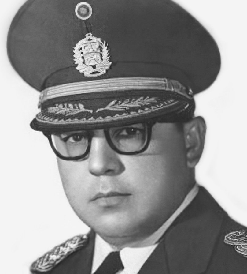 A la izquierda, un villano a quien todos tratan como un héroe. A la derecha, un héroe a quien todos tratan como un villano.

#NoLeoLloros
#23Enero