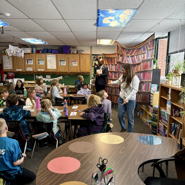 cmsd12's tweet image. 3rd grade Broadmoor Bears welcomed a very special 'mystery reader' this morning... C/S Mayor Yemi Mobolade!!!