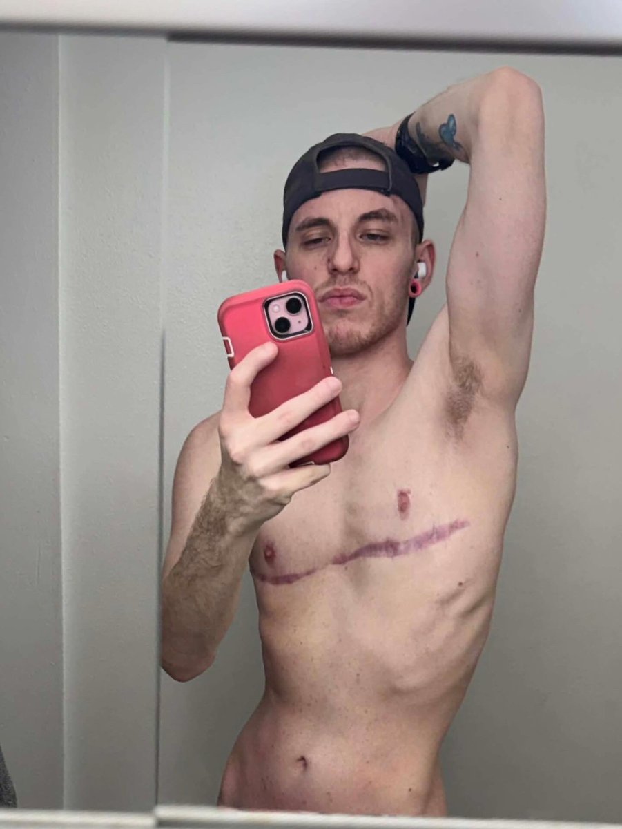 TransKingRyder's tweet photo. Feeling great today, had my pre-workout, got a good workout in and getting some work done on my laptop 😊 I hope you’re all having an amazing Friday #GoodMorning #feelinggood #ftm #transman #TransKingRyder #gay https://t.co/xJOSLteqFH