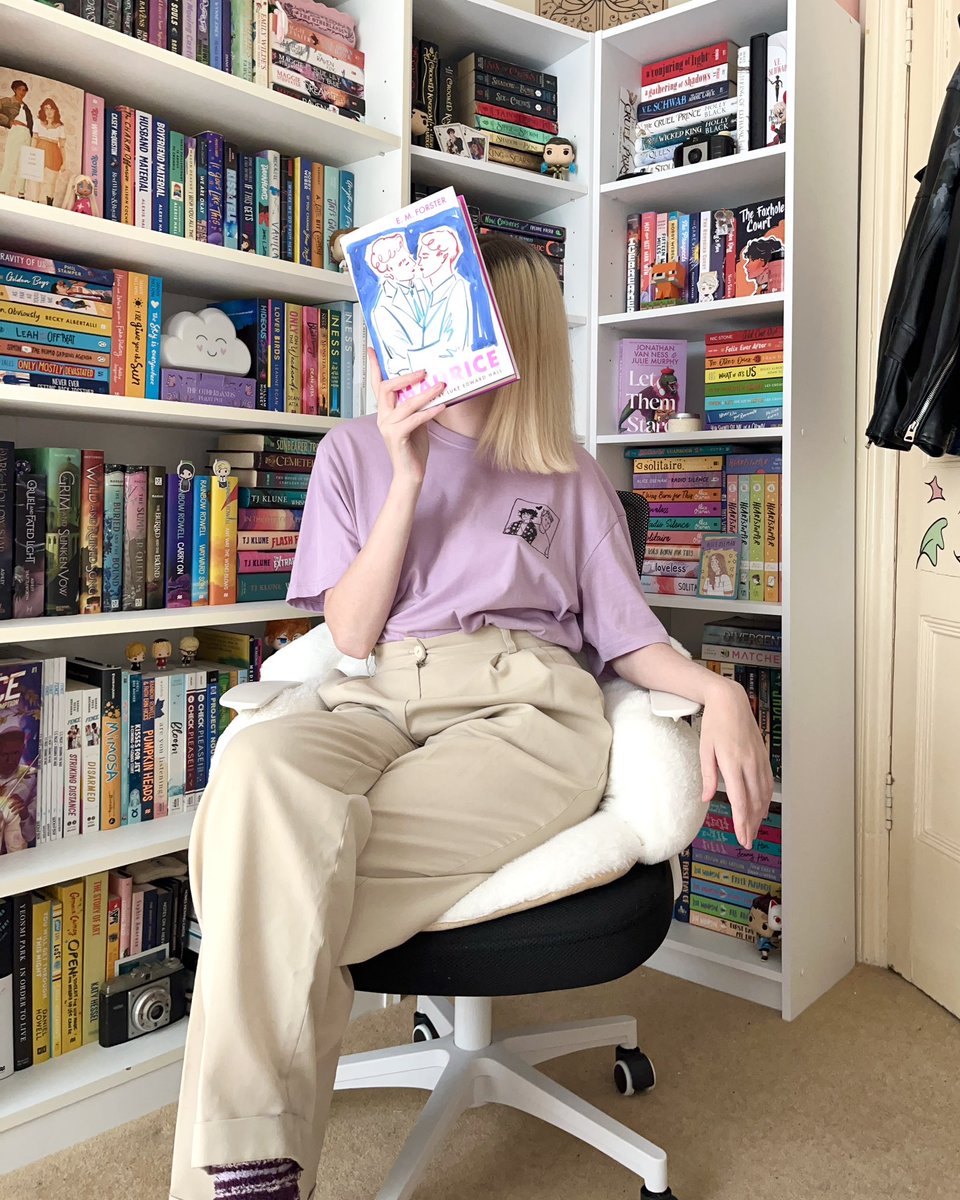 queenoflexis's tweet photo. new #booktwt moot search! ♡ or ↻ if you vibe with this: 

➛ fantasy, romance, magical realism
➛ aftg, capri, adsom, shadowhunters, cruel prince, osemanverse, soc
➛ blogger / booktube content 
➛ no minors please bc i’m an adult with a fully developed frontal lobe https://t.co/nOGgOkybNZ