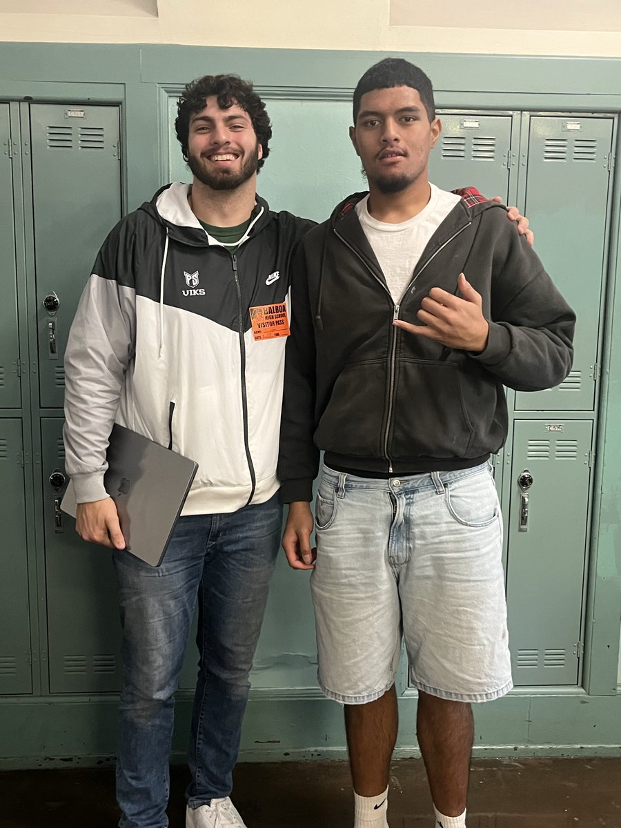 WisemannFaaleta's tweet photo. Thatnk you so much @CoachMazotti for stopping by to come see me, It’s a pleasure to met you and learn more about your organization #TEontop #goViks #portlandstate https://t.co/ipRR4Eao7g