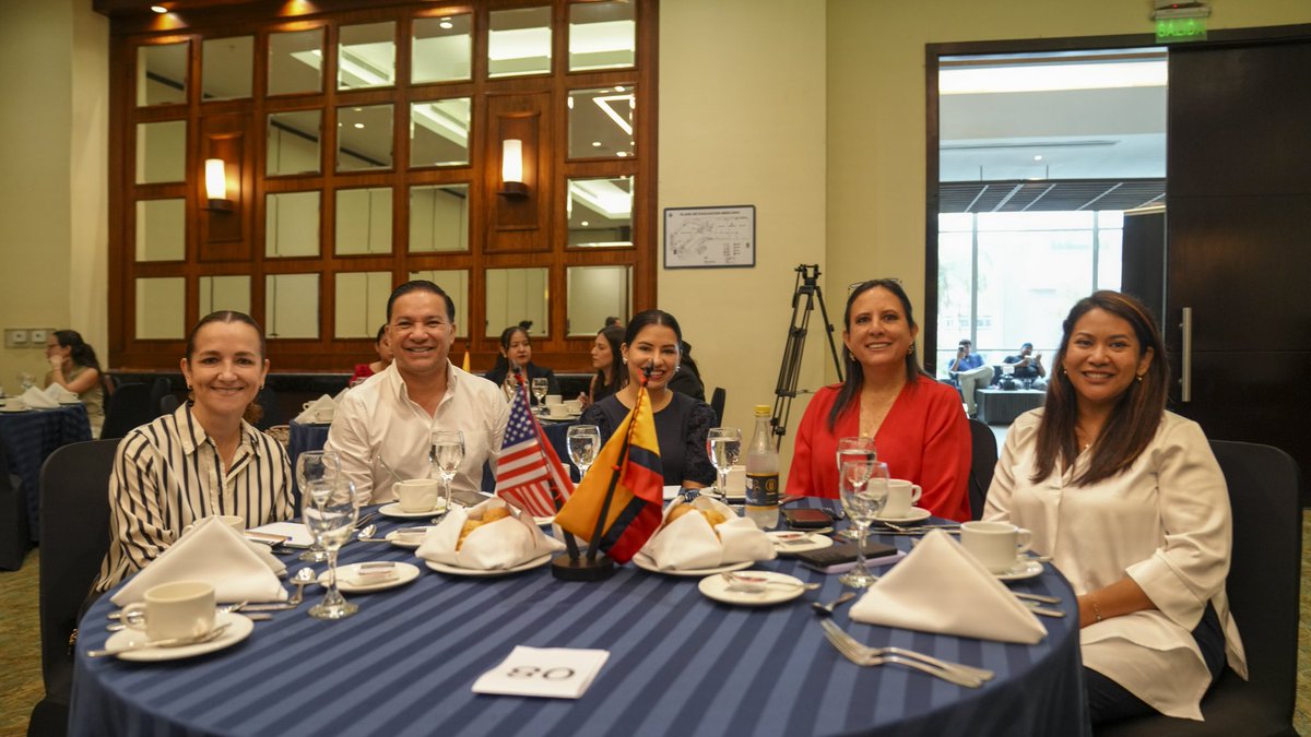 MinTrabajoEc's tweet photo. El ministro @haburbano participó en el foro Escenarios Laborales Ecuador 2026 organizado por @amchamgye, un espacio de diálogo con el sector empresarial donde se analizaron acciones, tendencias y estrategias clave para la gestión laboral de este año.
#ElNuevoEcuador https://t.co/wRmCLPfPpt